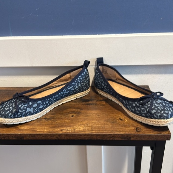 Kelly & Katie flats size 7 blue leopard print and twine accents by sole - Picture 4 of 7